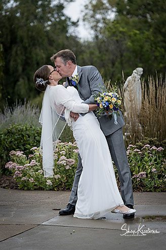 Dubuque wedding photography at the Arboretum.