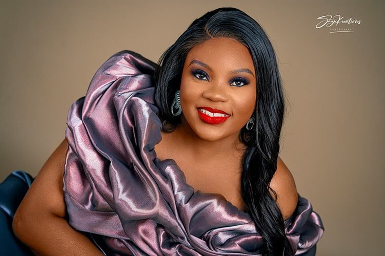 Elegant 40th birthday portrait, Columbia MO photographer.