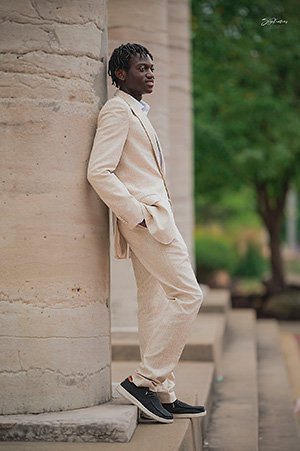 downtown-senior-portrait-columbia-mo Downtown Columbia Senior Portrait